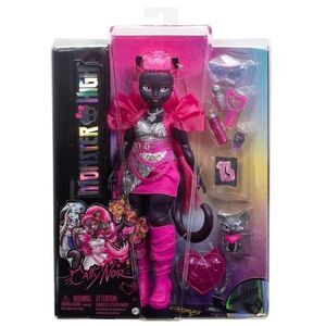 Monster High G3 Catty Noir Fashion Doll with Pet  In Hand